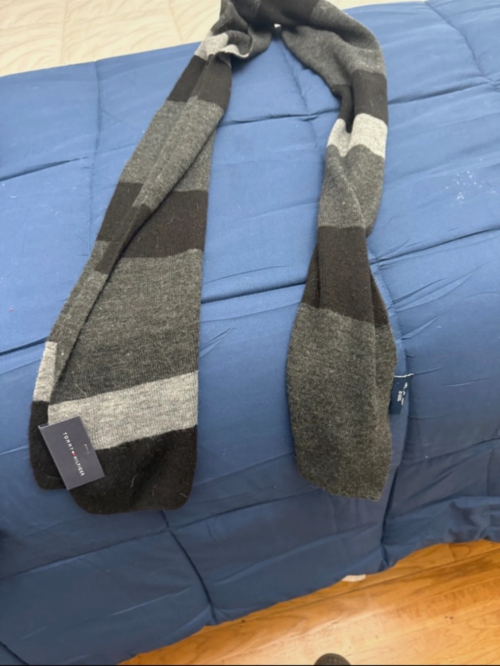 Tommy Hilfiger Men’s Black & Gray Striped Knit Scarf